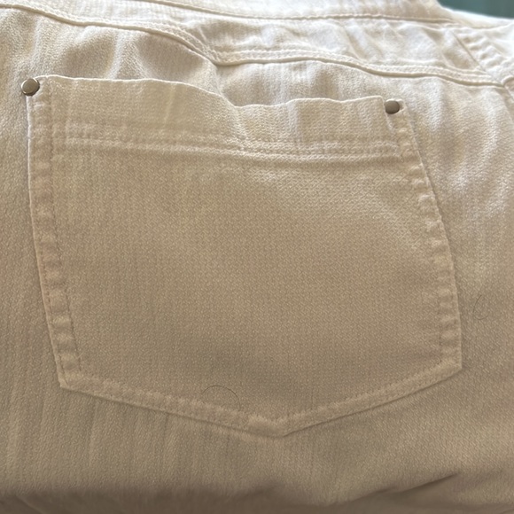 89th & Madison M White Pull-On Stretch Jeans - Picture 6 of 8